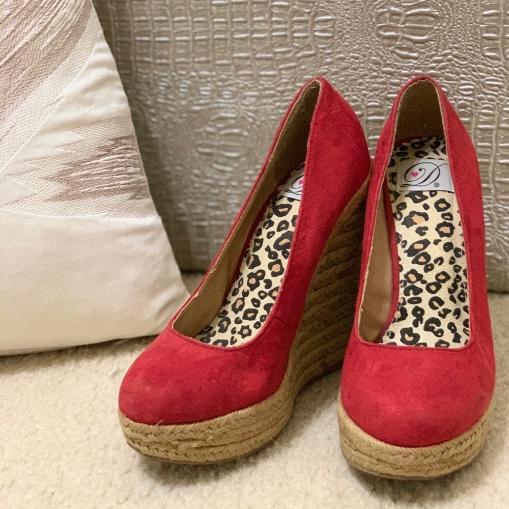 Red Wedges - Picture 2 of 6